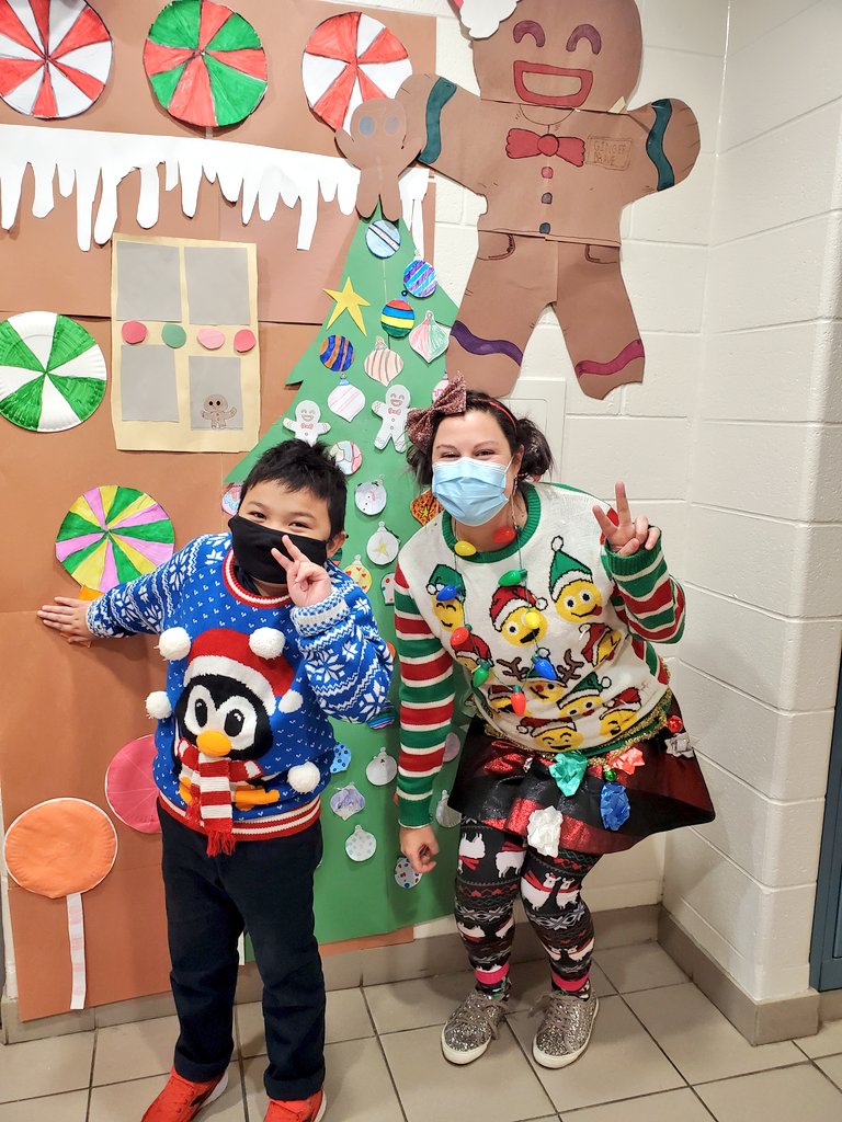 MadameCallaghan's tweet photo. C'était une journée JOYeuse avec mes amis de 4e année! Joyeux jour de joie @stpetersmilton @mrsjmcgregor https://t.co/RsZzeF47en