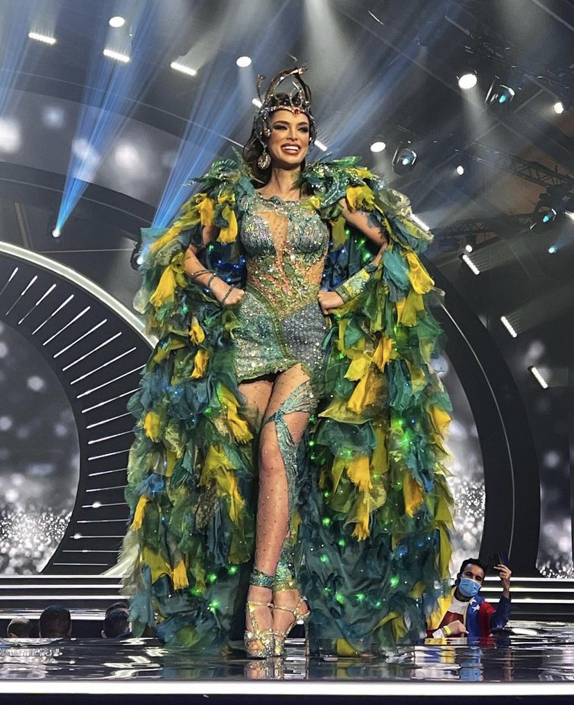 AguirreAlcaraz's tweet image. Nadia Ferreira consiguió en una semana mucho más que la @Albirroja en toda la eliminatoria. Este domingo, juega Nadia, fuerza 🇵🇾🇵🇾 
#NadiaFerreira  #MissUniverse2021