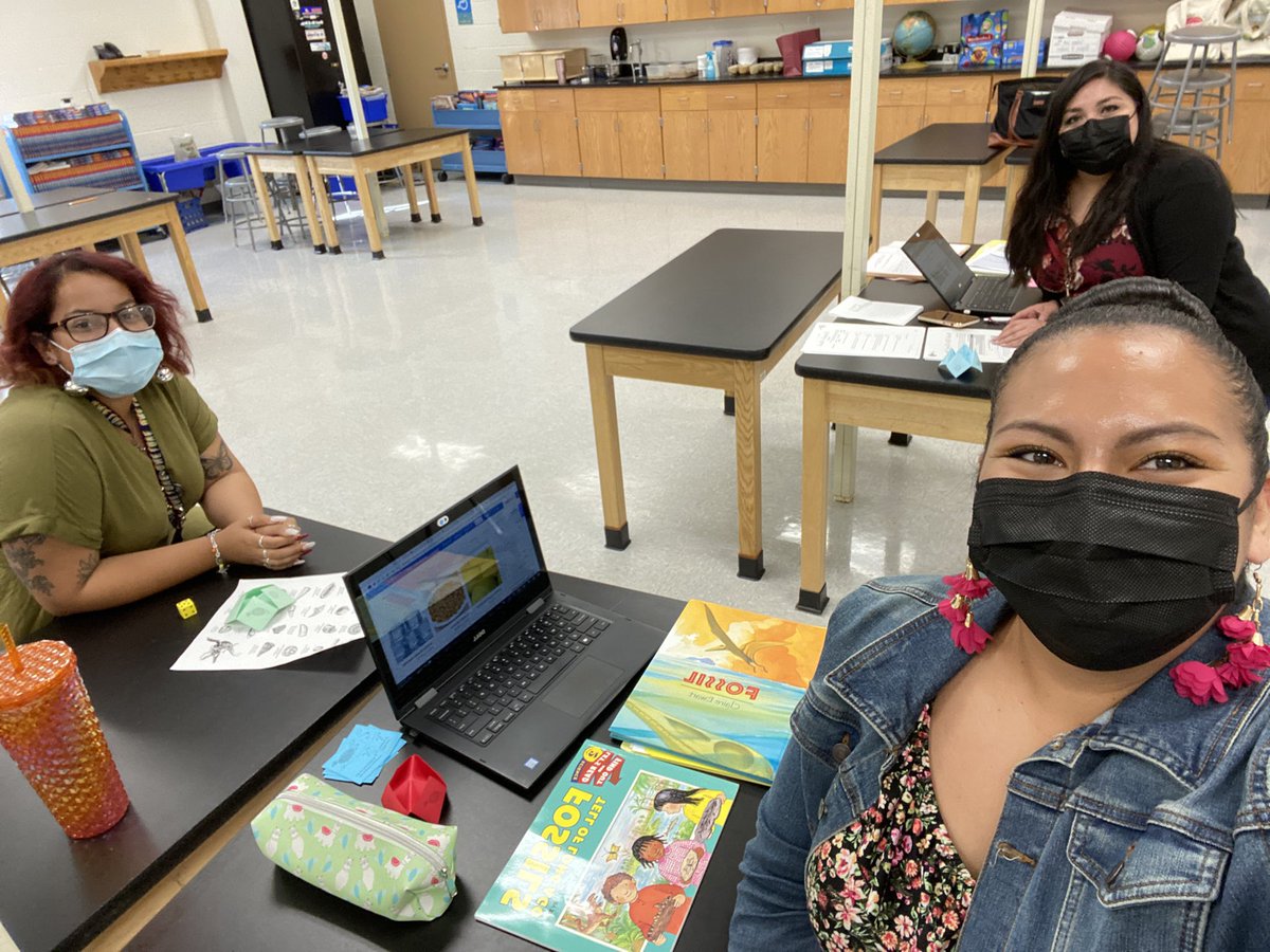 MonikaRobinson_'s tweet photo. Science planning! So grateful for @ScienceJessicaF and her guidance throughout the years! Her support has definitely helped me feel confident in my ability to teach effective science lessons! ❤️ #12DaysOfChristmas #EISDScience https://t.co/KPRzJncgUS
