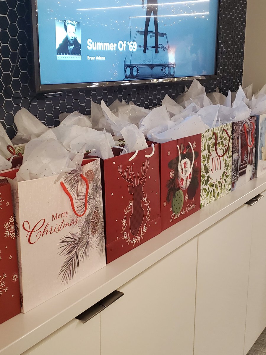 StretchBre's tweet photo. Who says you can't party in the office. 2021 Walter P Moore Dallas happening now. @WalterPMooreEng https://t.co/4lg2Y1VCMP https://t.co/wBHt15pEvk