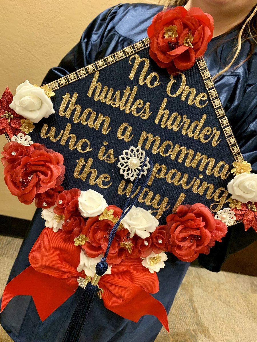 SCFnow's tweet photo. We’re not surprised at the sheer awesomeness of these #graduationcaps🎓! Share the creativity and post a congratulations message to our #Classof2021 graduates and tag @SCFnow! https://t.co/YQ4L0w99dm