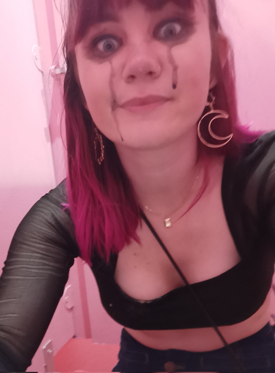 McBrioche_'s tweet image. &quot;I remember the makeup running down your face&quot; #livesos #amnesia