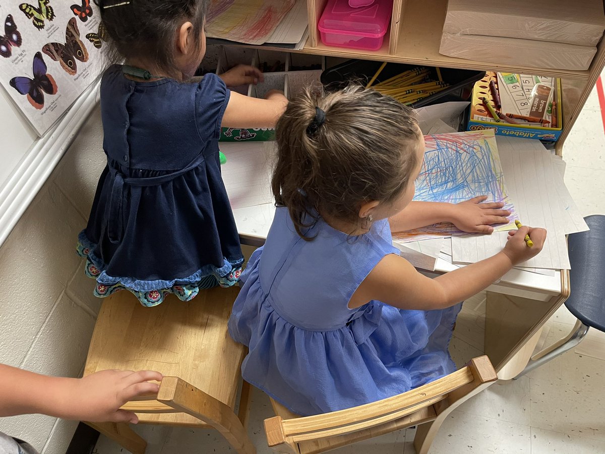 Pre-k students reading and writing in their centers in <a href="/mysticalkinder/">Lesly Sanchez</a> classroom! @kellycoxESE <a href="/Tomi_Dodson7/">Tomi Dodson</a> <a href="/terribnsn/">Terri Benson</a> <a href="/ReadandWriteBFF/">Dr. Lisa Edwards</a> <a href="/sdcastro15/">Sonia Castro</a>