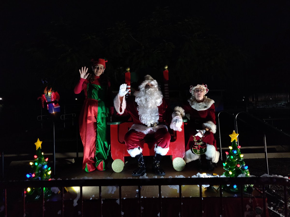 CityofTamarac's tweet photo. Tamarac's holiday spirit is strong! Hop into your sleigh and head to the Tamarac Sports Complex for tonight's Tinsel Town Holiday Drive-Thru. Enjoy music and holiday decorations as you make your way through Tamarac's very own winter wonderland! We will be here until 8 p.m. https://t.co/OwuNQoAJGa