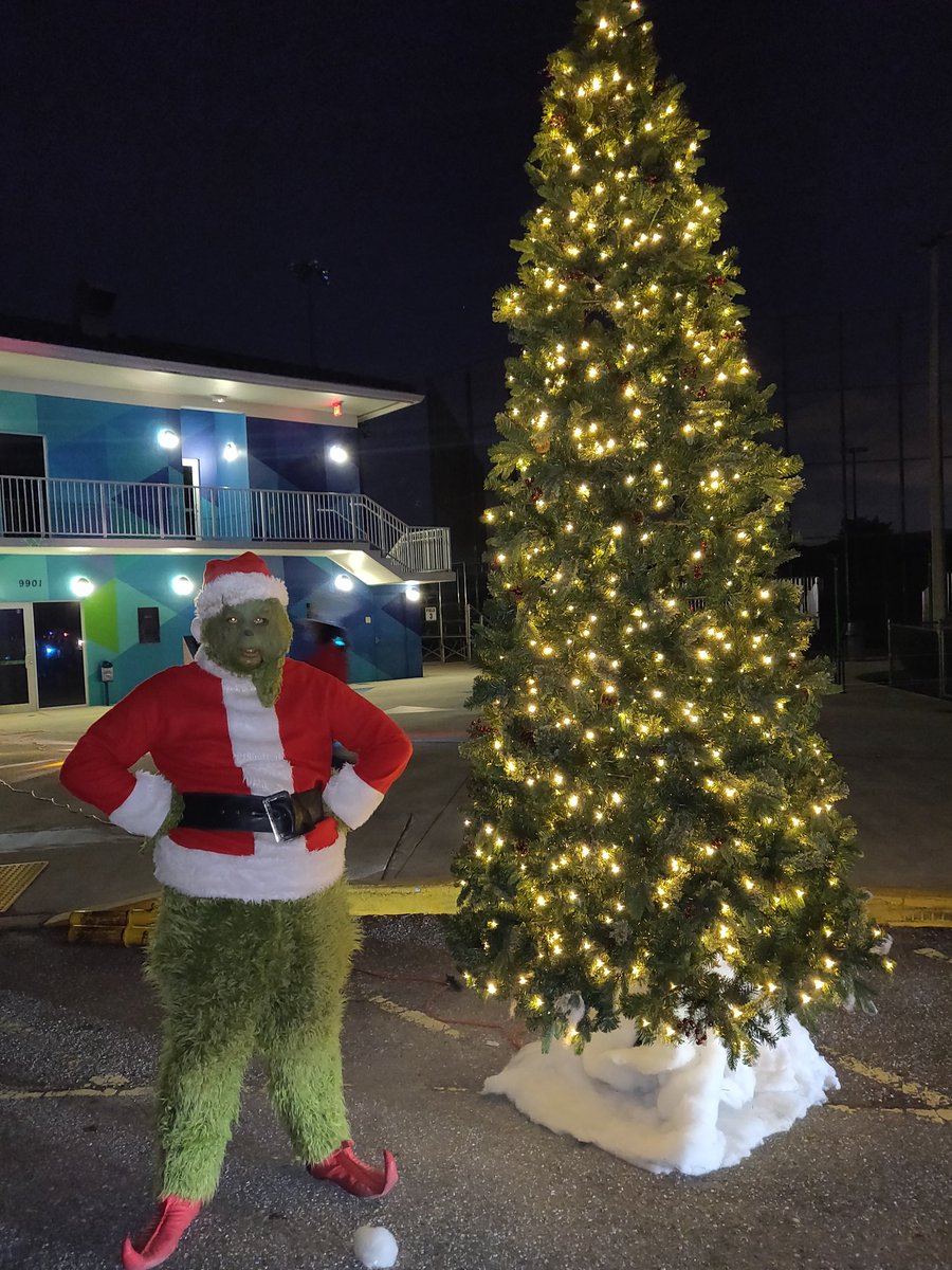 CityofTamarac's tweet photo. Tamarac's holiday spirit is strong! Hop into your sleigh and head to the Tamarac Sports Complex for tonight's Tinsel Town Holiday Drive-Thru. Enjoy music and holiday decorations as you make your way through Tamarac's very own winter wonderland! We will be here until 8 p.m. https://t.co/OwuNQoAJGa