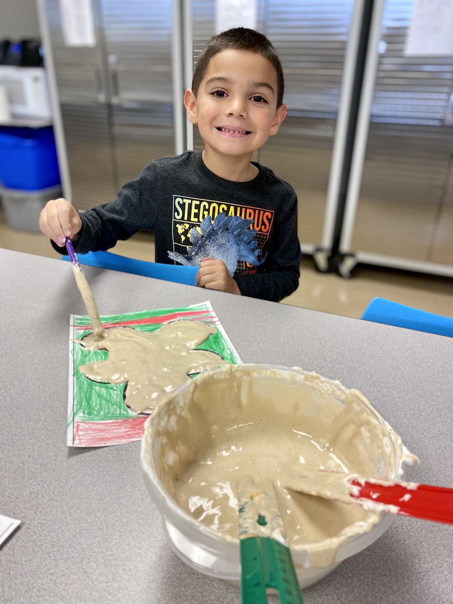jamielynyo's tweet photo. A little mixture to whip up our own type of Gingerbread Man! #shavingcreampuffypaint @striblingstars #WeareStribling #STARKEY https://t.co/brfJZutxxs