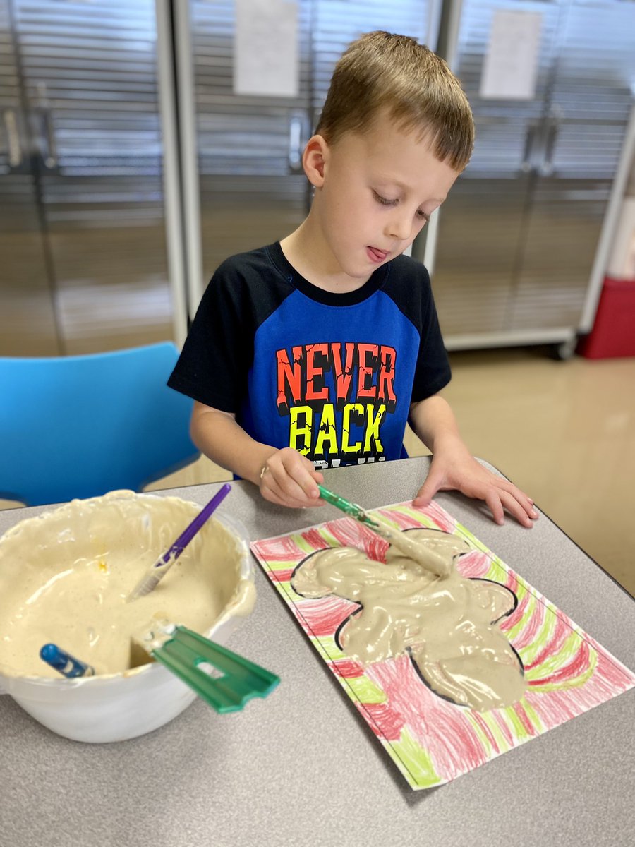 jamielynyo's tweet photo. A little mixture to whip up our own type of Gingerbread Man! #shavingcreampuffypaint @striblingstars #WeareStribling #STARKEY https://t.co/brfJZutxxs