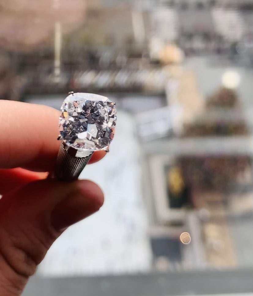 EllaTein's tweet photo. 5 Carat Cushion Cut Diamond for the Holidays. #ellatein #cushioncut #diamond #instastyle #christmasgifts #holiday #NewYorkCity #Christmas #instagood https://t.co/vkFnLB9DDh