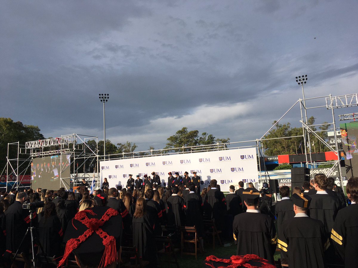 aarancioprenat's tweet photo. Graduacion @UnivMontevideo felicitaciones a todos los graduados 👏👏👏 a seguir #iramas💪 https://t.co/HPikTZhHtU