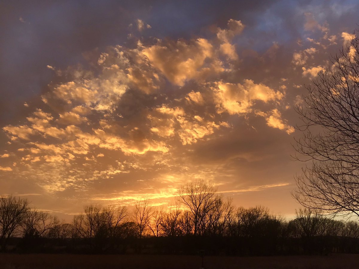 BandLinda's tweet photo. Bartlesville sunset https://t.co/raCgbjFiPf
