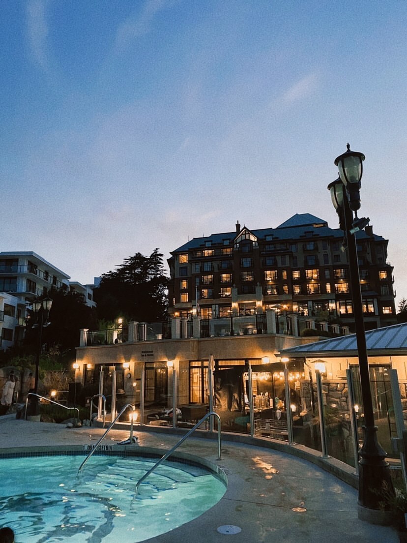 OakBayBeach's tweet image. Evening pool dips ✨
📸 @samanthaweldon / Instagram

Open year round, overnight hotel guests receive exclusive access to the heated seaside mineral pools, and spa guests can add pool experience to any treatment.

l8r.it/IMgA