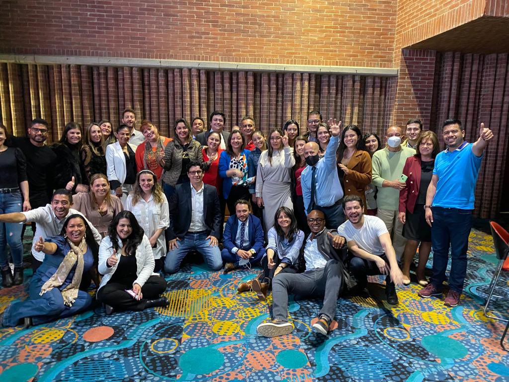 hugoaperezb's tweet photo. Gran equipo el de #DDO de @DAFP_COLOMBIA, promoviendo la #TransformaciónInstitucional por todo el territorio colombiano 👊🏼👊🏼 #AccionIntegral https://t.co/zW99IYdtRx