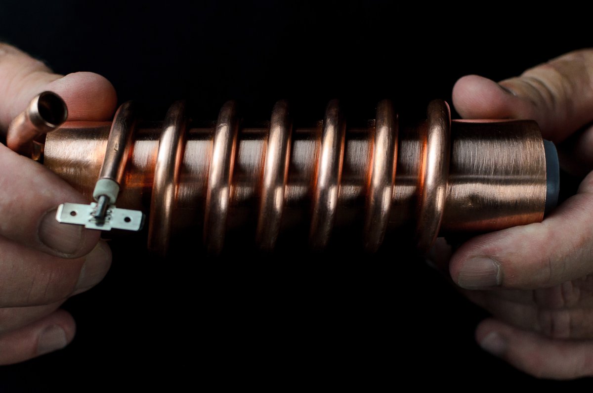 moccamasterusa's tweet photo. The copper boiling element inside a Moccamaster is built to ensure your coffee is always brewed at the perfect temperature, every single time.
#moccamaster #copper #heatingelement #coffee #coffeebrewer #coffeemaker #perfectcoffee #coffeeextraction https://t.co/rFJfHjWn8l