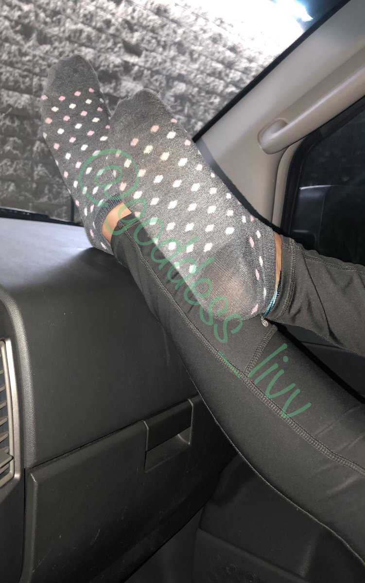 Goddess_Livv's tweet photo. POV: I’m in your car and you look over to see my sweaty feet up on your dash, wyd? https://t.co/zOMg9KxQA5