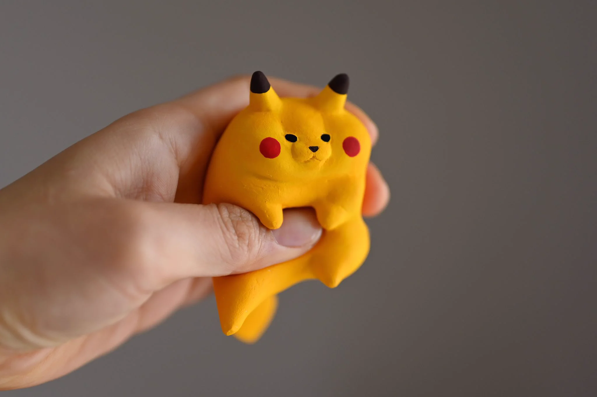 石粉粘土をこねてやすって磨いて作る？もっちりピカチュウwww