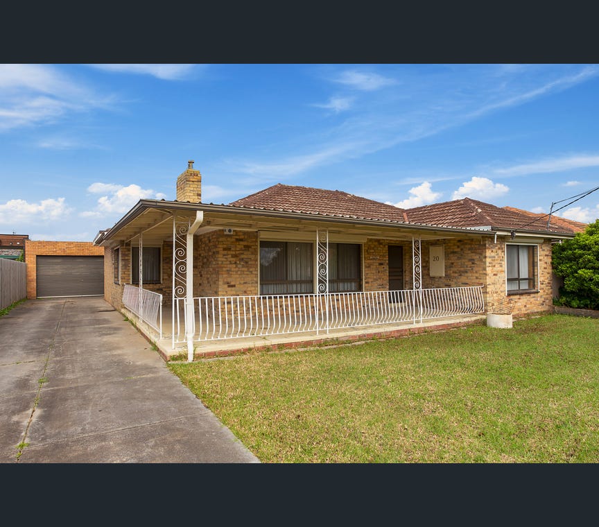 HSunRealestate's tweet photo. A dated Keilor East home has stunned after it soared past price expectations by more than $200,000 in a record-breaking auction week for the state. Watch live sales and replays here. 💰💰💰https://t.co/bZ93YKi8hz https://t.co/2wPd8pxqEE