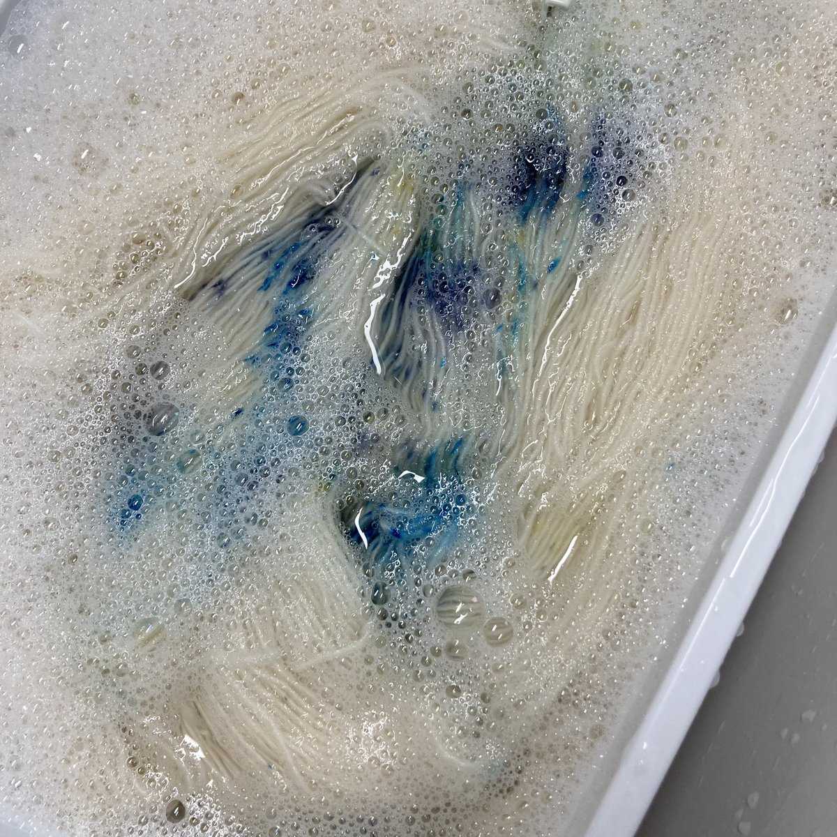 yukinohiyarn's tweet photo. ノンスーパーウォッシュ・メリノ100
やっぱり EUCALAN Bath☺️
ほんのりグレープフルーツの香り💕
#eucalan
#手染め毛糸
#手染め糸 https://t.co/WjeXGp7XUP