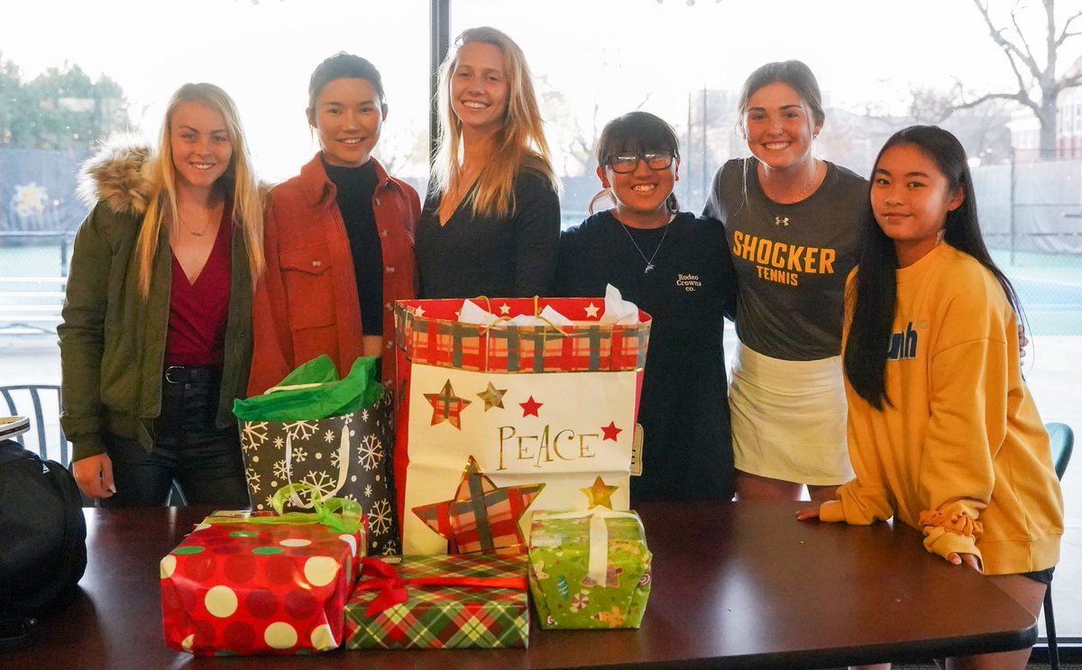 GoShockersSAAC's tweet photo. Happy Holidays, 💛 your Shocker student-athletes https://t.co/ssY7BwC44Y