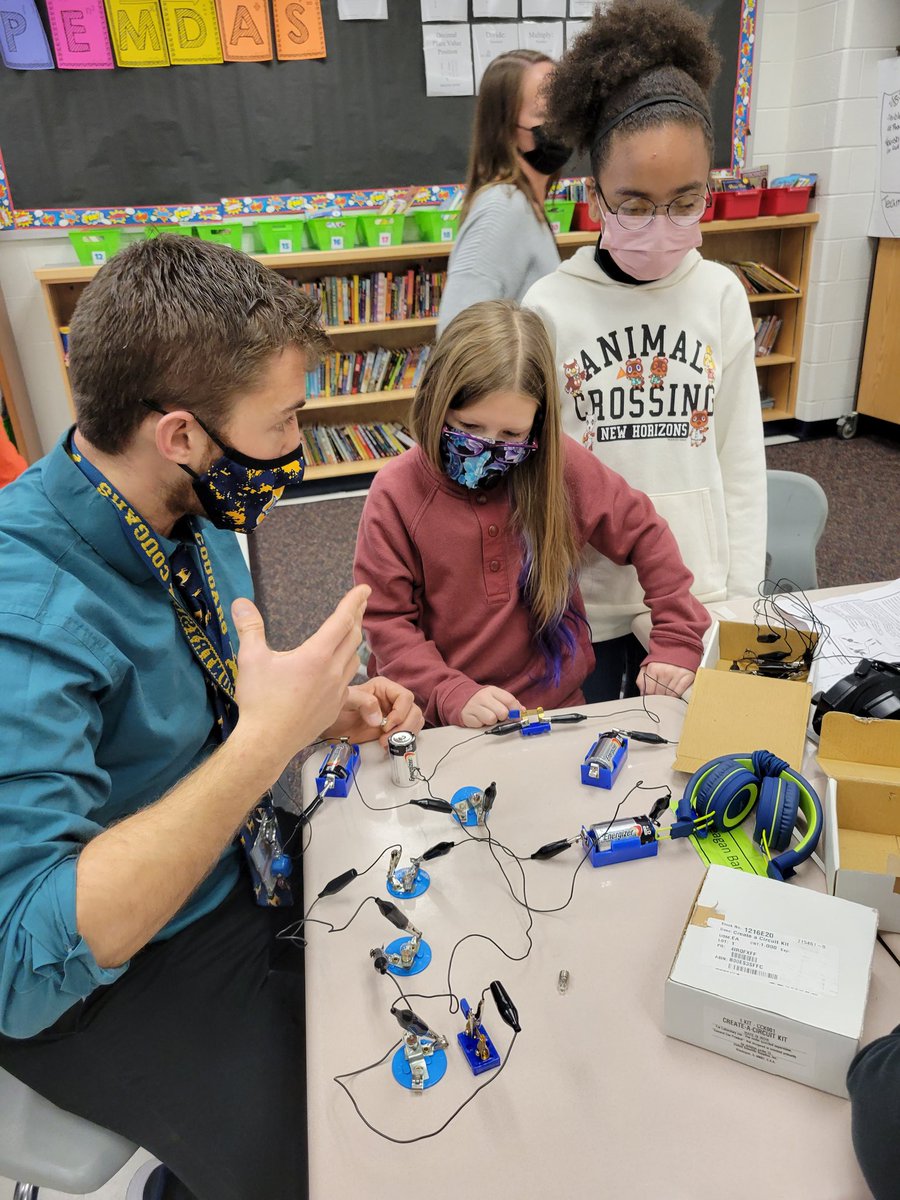 GregVeto92's tweet photo. A great time this week working hands on with electrical circuits, currents and electromagnets. https://t.co/Vo2qKSvcnq