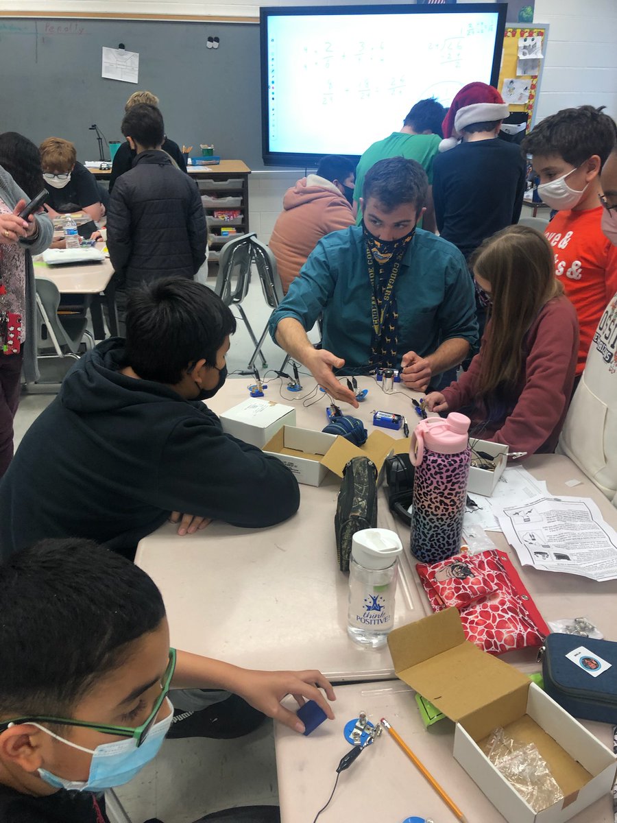 GregVeto92's tweet photo. A great time this week working hands on with electrical circuits, currents and electromagnets. https://t.co/Vo2qKSvcnq