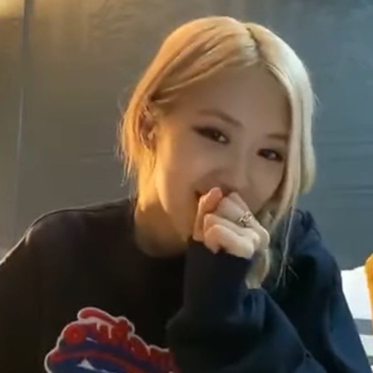 Mik thật sự cảm ơn m.n rất nhiều vì đã giúp mik có đc 100fl để đủ điều kiện VOTE cho UNNIE ROSÉ🥰 và hôm nay là ngày cuối rồi, m.n ơi cố lên💪💪💪
I vote #MAMAVOTE #rosé