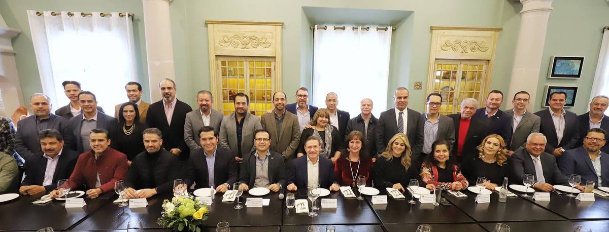 Un gran gusto reunirme este día con los representantes de todas las cámaras del sector empresarial integradas al <a href="/CCEDGOMX/">CCE DURANGO</a>

Reconozco el enorme esfuerzo que han realizado durante este año, lo que ha permitido una generación histórica de empleos a pesar de la pandemia.
#PuroDGO