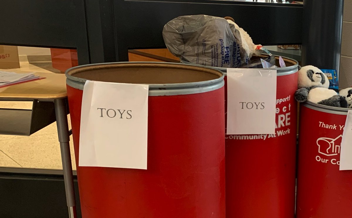 RVRedhawks's tweet photo. What an amazing turnout for Project Share from our community! Families donated 854 lbs of food,  101 lbs of toys and $60 in cash donations for @ProjectSHARE_NF #RedhawkPride  @dsbn https://t.co/dWIo4Z2rzp