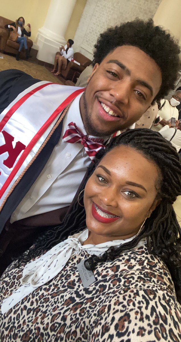 ReddieAshlee's tweet photo. Congratulations graduates! The best is yet to come‼️ Still #Reddie ❤️# https://t.co/TwIQqx1ZYQ