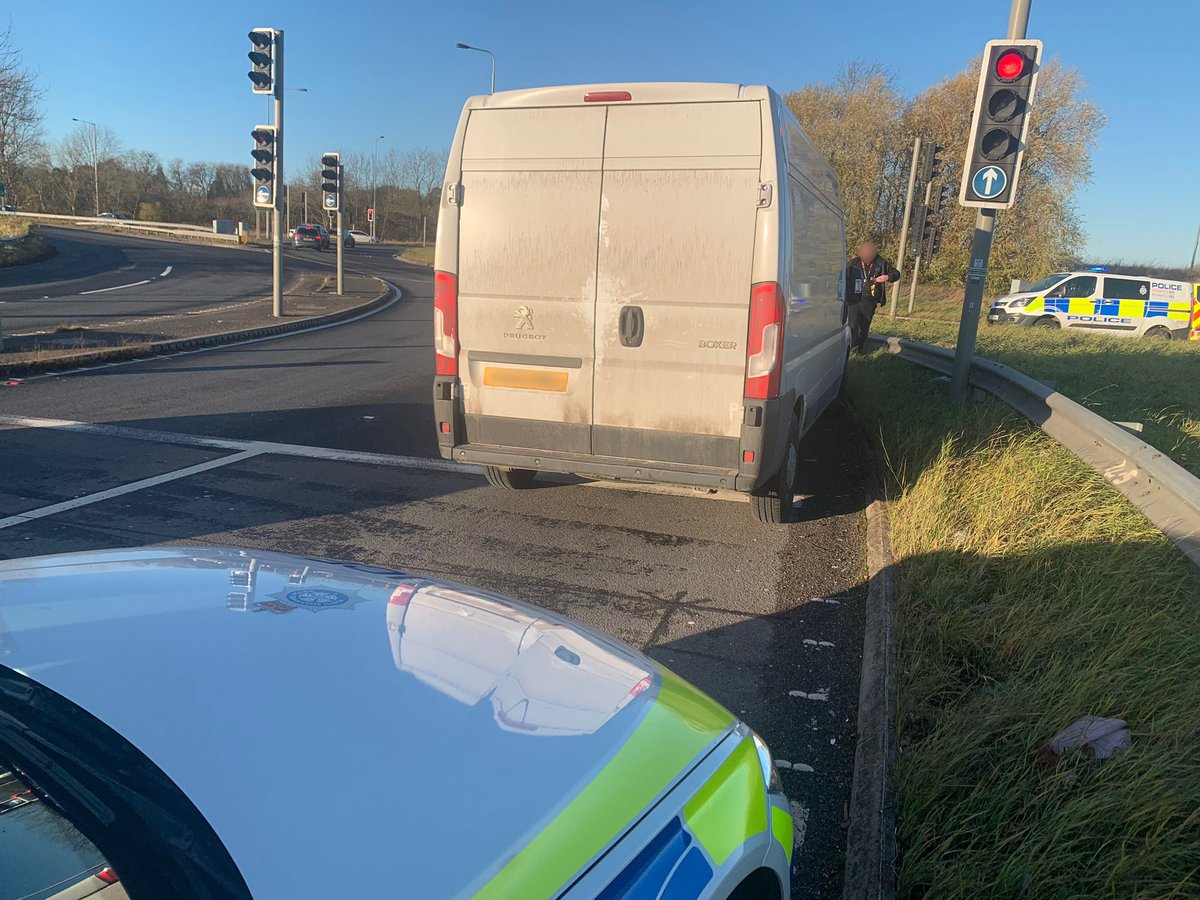 174DM's tweet photo. My @NYorksRPG stopped this at #A64 #Hopgrove after numerous reports of concern for the driving. Myself and @ilmmad512 arrived soon after. Driver arrested S4 RTA * ‘unfit’. He then provided a custody breath specimen nearly five times over the limit 😮 #Charged #Fatal5 #OpAttention https://t.co/viTfkYto0K