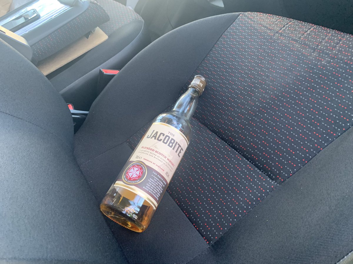 174DM's tweet photo. My @NYorksRPG stopped this at #A64 #Hopgrove after numerous reports of concern for the driving. Myself and @ilmmad512 arrived soon after. Driver arrested S4 RTA * ‘unfit’. He then provided a custody breath specimen nearly five times over the limit 😮 #Charged #Fatal5 #OpAttention https://t.co/viTfkYto0K