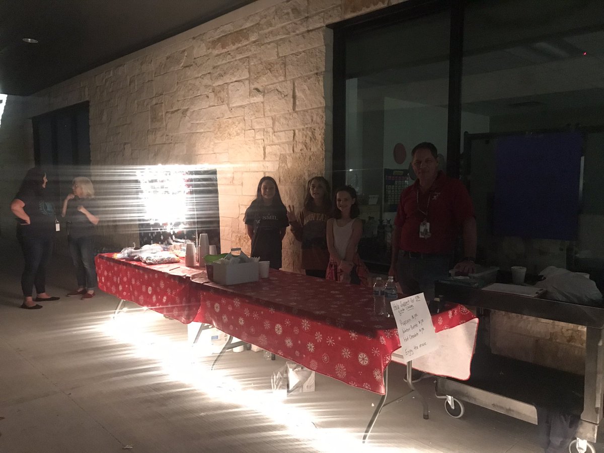 4MsSCamacho's tweet photo. Come out and join us at WRE for a wonderful performance and Elf on the lawn @WolfRanchElem @wre_library @pta https://t.co/pF6qjxTKDi