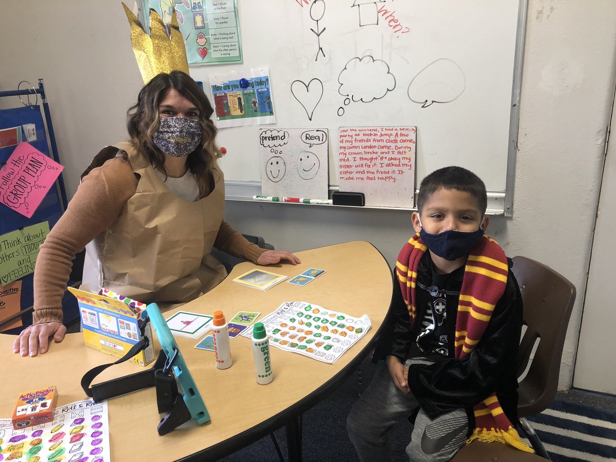 MrLewisSD's tweet photo. Dress like your favorite book/character #HowFullIsYourBucket @sdschools @BeKindDreamBig @howfullisyourbucket @PrincipalSloan1 @TobiePace https://t.co/ygRnf2hR44