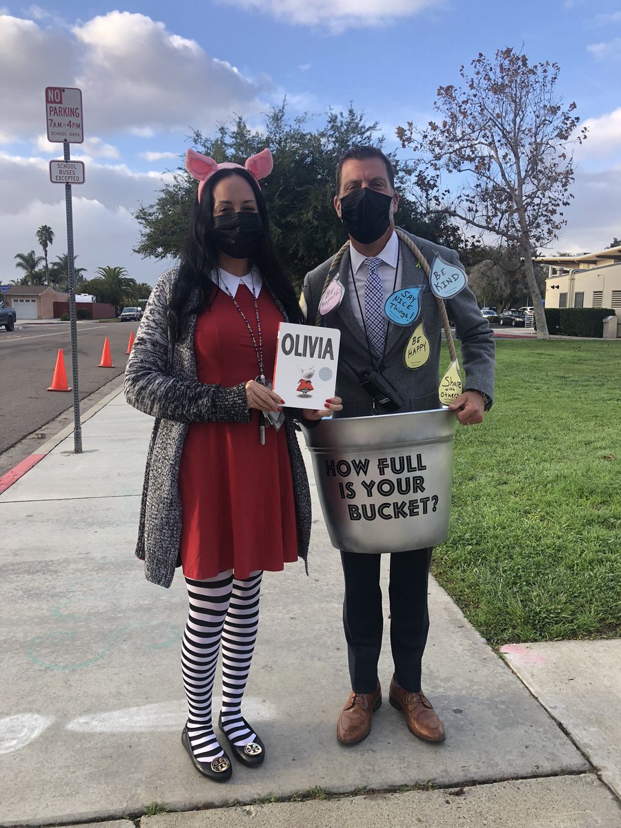 MrLewisSD's tweet photo. Dress like your favorite book/character #HowFullIsYourBucket @sdschools @BeKindDreamBig @howfullisyourbucket @PrincipalSloan1 @TobiePace https://t.co/ygRnf2hR44
