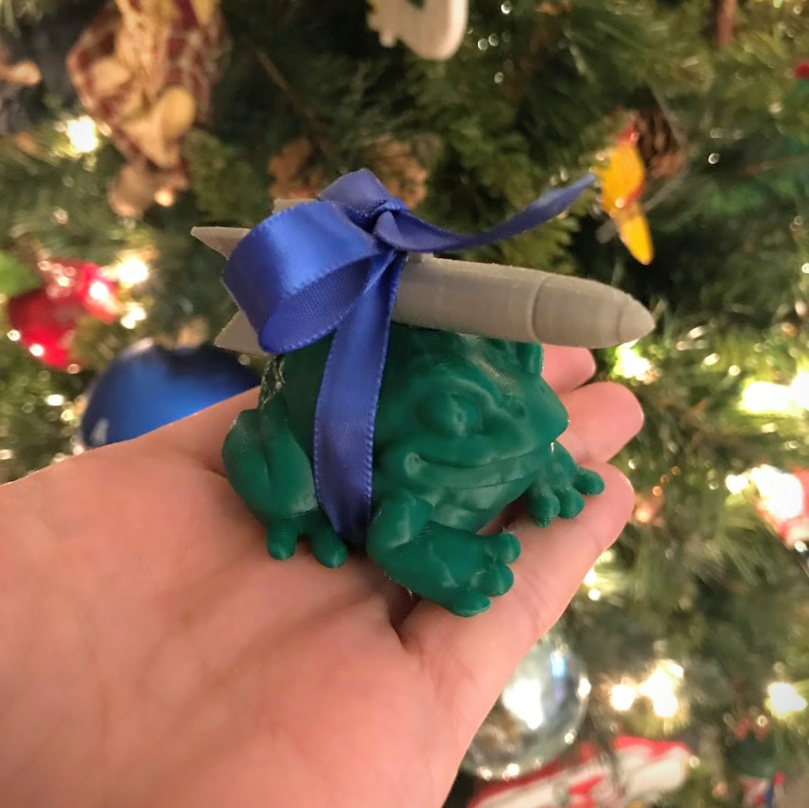 beardrobot's tweet photo. Didn't like any of the #missiletoad models I found online, so I modeled my own! I'll be uploading the STL soon. #mistletoe #b3d #Blender3D #artillery3d #toad #ornament #mistletoad https://t.co/cY1kjREiiV