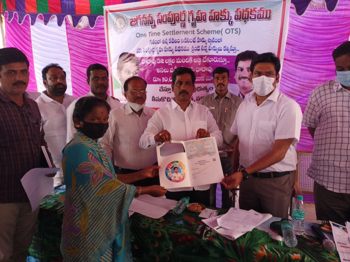 MSBabuOfficial's tweet photo. జగనన్న సంపూర్ణ గృహ హక్కు అవగాహన సదస్సులో పాల్గొన్న స్థానిక ఎమ్మేల్యే ఎంఎస్ బాబు గారు ఈ పథకం పేదలకు వరం లాంటిదని, అర్హులైన వారు ఈ పథకాన్ని సద్వినియోగం చేసుకోవాలని పేర్కొన్నారు.
#JaganannaSampoornaGruhaHakku 
#OTS
#YsrcpPuthalapattu https://t.co/lW1eq1EHYn