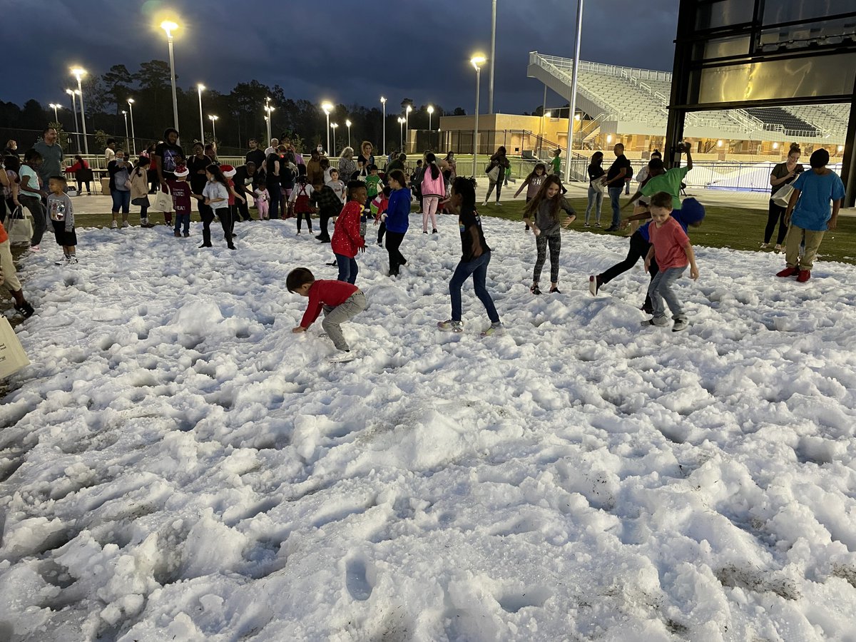DrBrownEDU's tweet photo. WinterWonderland with real snow❄️☃️ What a joyous time for our @SpringISD community!🎄🎅#WeAreSpring #SpringPride https://t.co/URY4Xum4gn