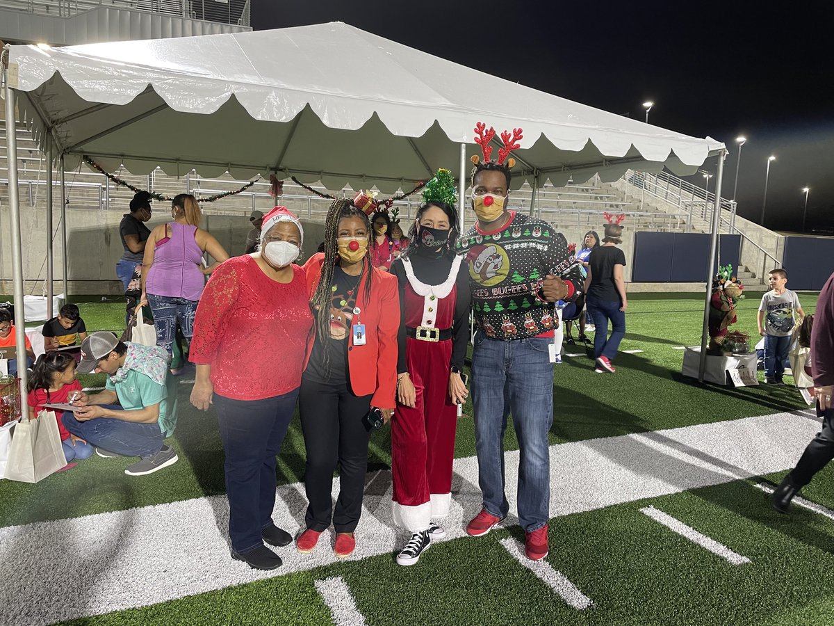 DrBrownEDU's tweet photo. WinterWonderland with real snow❄️☃️ What a joyous time for our @SpringISD community!🎄🎅#WeAreSpring #SpringPride https://t.co/URY4Xum4gn