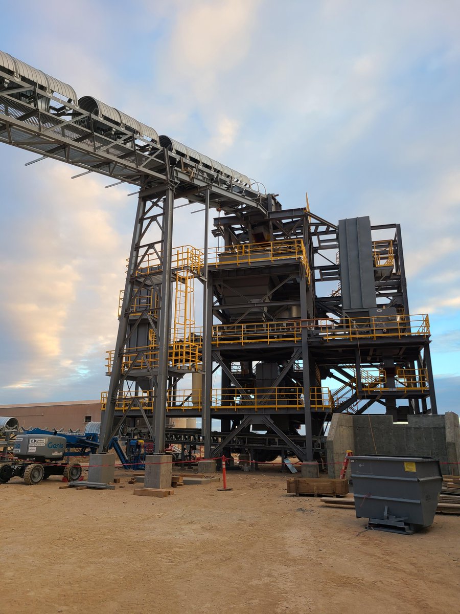 PhoenixIndustr5's tweet photo. #TeamPhoenix is out at our CalPortland Raw Mill project located in Majove, CA. 

#TransferTower 
#RawMIll https://t.co/83AfFiyWfD