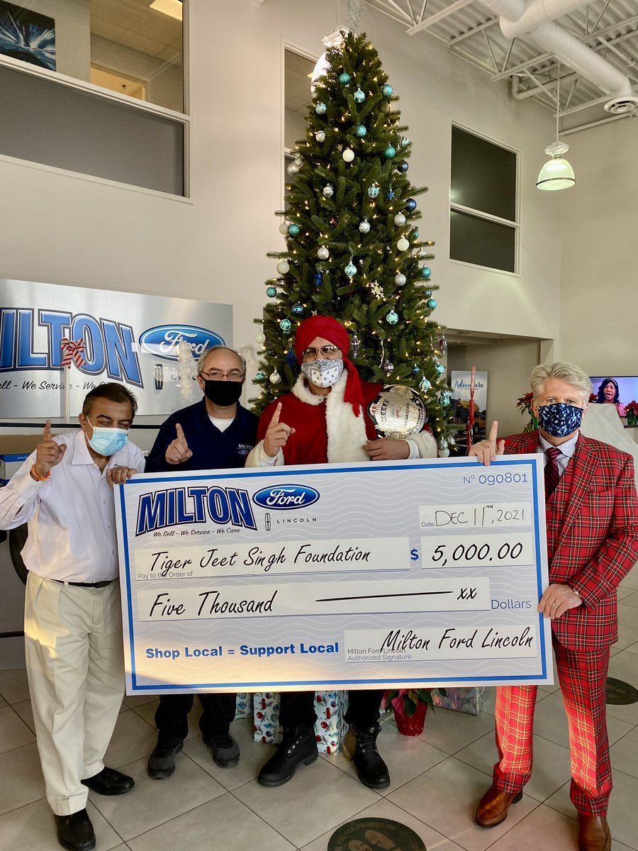 TigerSingh_Fdn's tweet photo. A truly humbling day in receiving so much support via sponsorships from local businesses for #MiracleOnMain! Thank you #MiltonFordLincoln for $5,000; @WoodbineCares for $3,500 &amp; #GundingHansLLP for $5,000! This will help brighten the #holidays for many #children! @HaltonPolice 🧸 https://t.co/p5q8EEGf8p