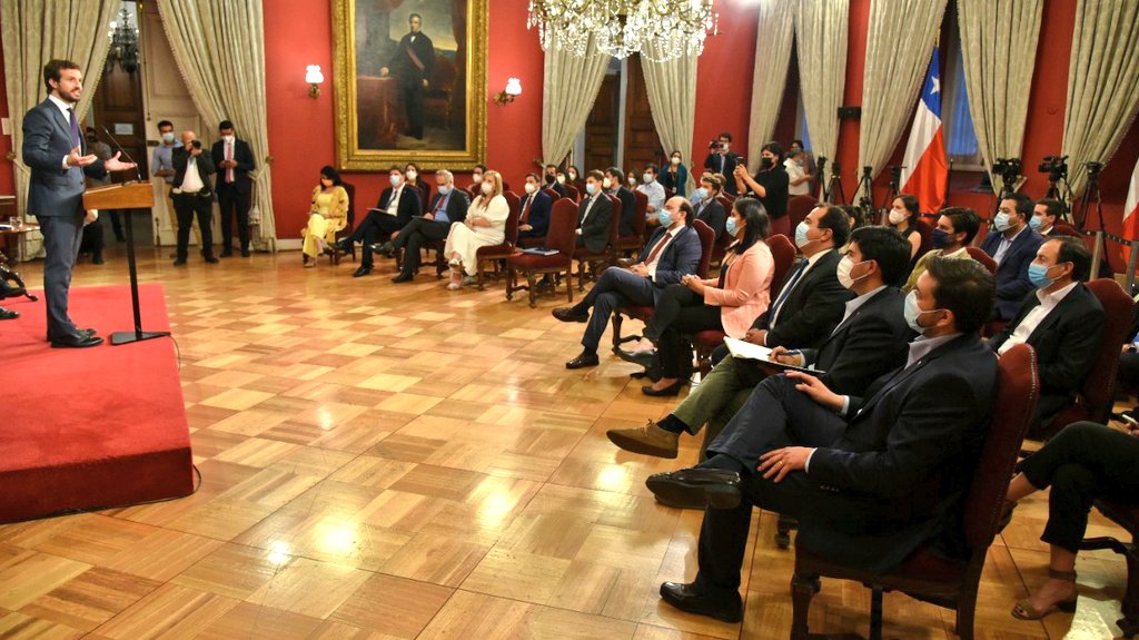 🇪🇦🇨🇱 Un honor compartir con el líder del Partido Popular de España <a href="/pablocasado_/">Pablo Casado Blanco</a> en el encuentro "Diálogos en La Moneda", instancia en la que nuestro presidente <a href="/rcaramori/">Rodrigo Caramori</a> compartió gratos momentos con él. Hoy es momento de unir fuerzas para enfrentar al populismo de izquierda 📸