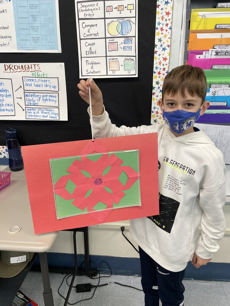 Thank you for <a href="/CollingswoodPd/">Collingswood Police</a> for helping bring back one of our favorite traditions! Fourth graders loved making holiday decorations for friends and heroes in the community… and hanging out with Chief Carey, a Tatem alum! ❄️ 👮🏻‍♂️🐯 #tatemtweets #collsedu