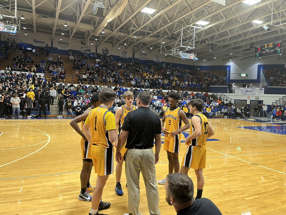 DannyEWeddle's tweet photo. The Mason County Royals are wearing Maysville Bulldogs jerseys. https://t.co/N4qAffD1CD