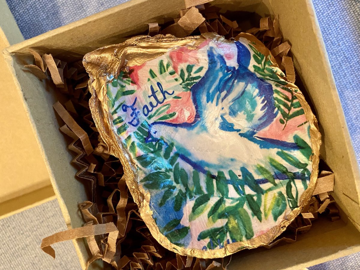 SouthBelleBeth's tweet image. 🕊✝️Faith Oyster Shell Dish ✝️🕊 I created this dish just after surgery for ovarian cancer recurrence.  My faith means a lot to me.  This would make a nice Christmas gift.  The dish holds jewelry, trinkets and more!

See It Here ➡️ etsy.me/3ELqTjv

#faith #shelldish #Gift