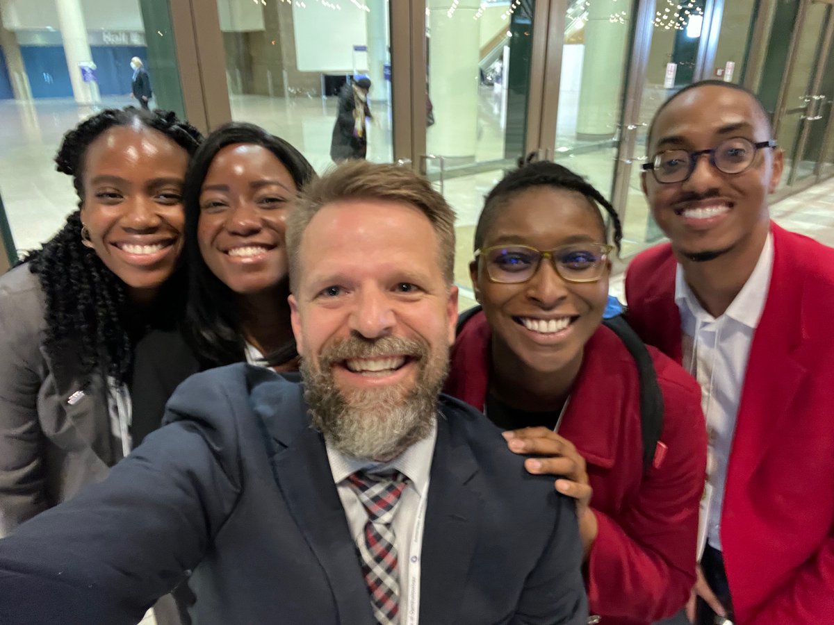 TheeAlissaB's tweet photo. Cant believe #aao2021 was already a month ago! Pictured here are some friends I made and a pic of one of my fav sessions about finding mentors who “show us the horizons we may not see”. Also featured, the best group selfie I took all weekend with new friends &amp; Dr. @JeffPettey ☺️ https://t.co/u6xoUL2Fbh
