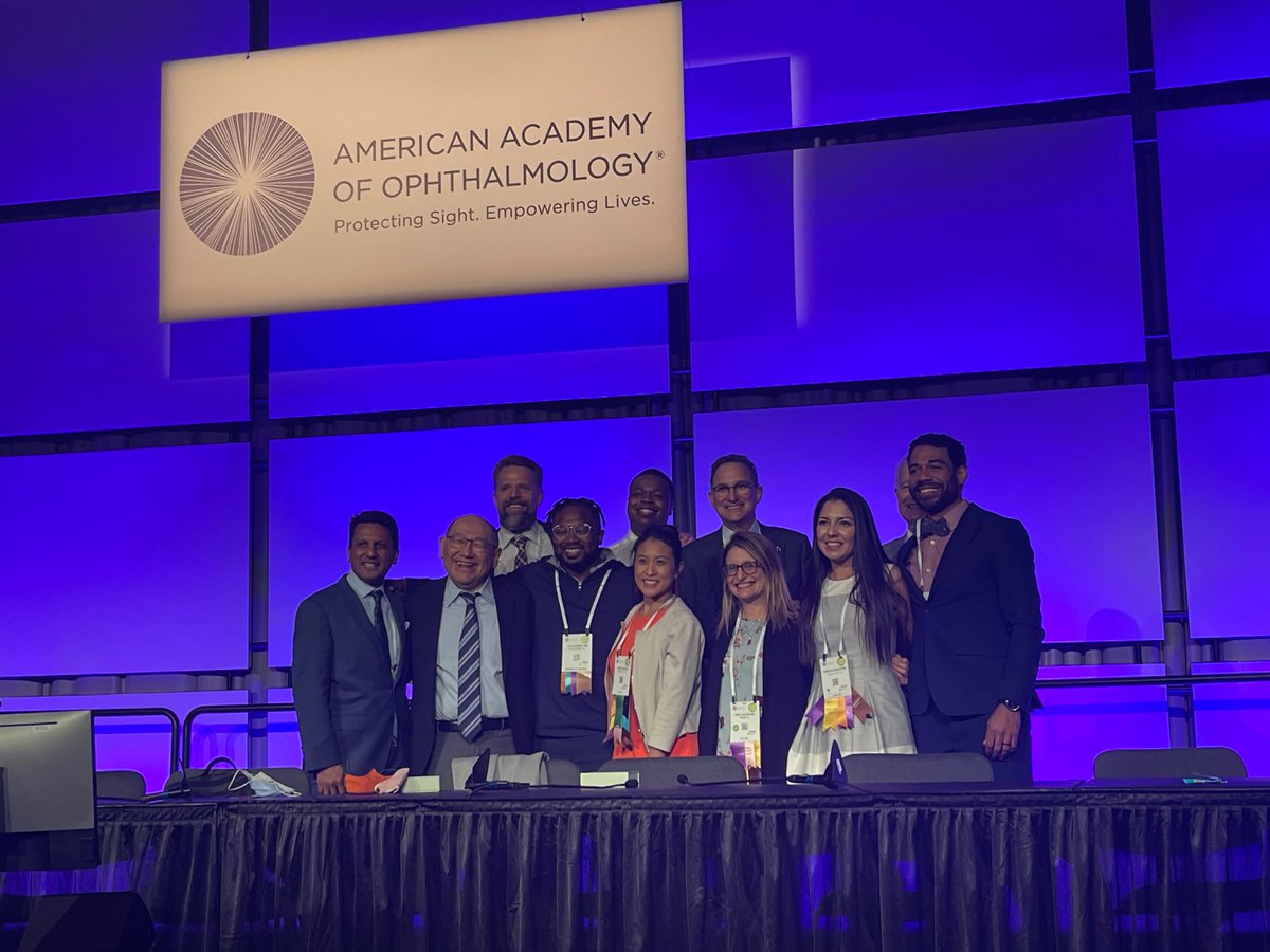 TheeAlissaB's tweet photo. Cant believe #aao2021 was already a month ago! Pictured here are some friends I made and a pic of one of my fav sessions about finding mentors who “show us the horizons we may not see”. Also featured, the best group selfie I took all weekend with new friends &amp; Dr. @JeffPettey ☺️ https://t.co/u6xoUL2Fbh