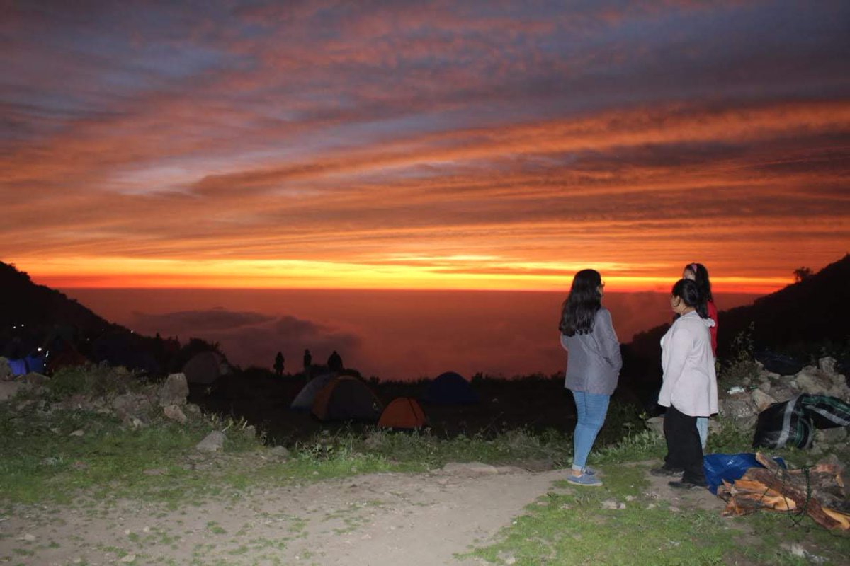 MadeleyGinnet's tweet photo. @RM_Peru @BTS_twt #rupac hace un par de años hice una caminata de casi 3 horas,el camino fue duro pero mi recompensa duela vista.
#SkyFromNamjoon https://t.co/vIKZT8pQKJ