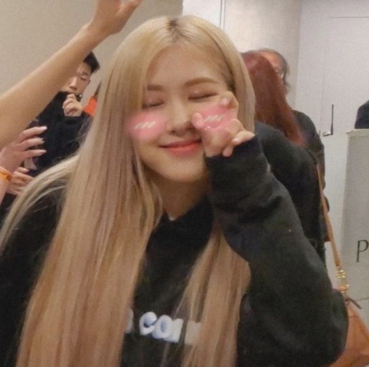 Ngày cuối rồi retweet manh tay nào mn ai chưa đủ đk fl thì fl chéo mik nha hứa trả
I vote #MAMAVOTE #rosé