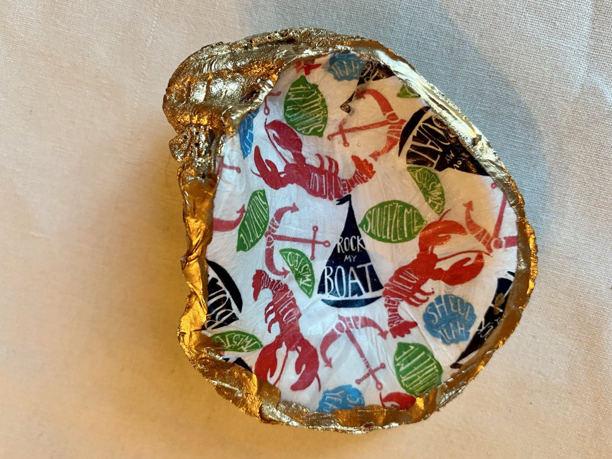 SouthBelleBeth's tweet image. ⚓️ GIFT FOR NAUTICAL LOVERS ⚓️ Lilly P inspired “Rock My Boat” printed oyster shell jewelry dish.  Gift boxed.  One of a kind.
etsy.me/3pN2G63

#shelldish #jewelrydish #gift #Christmas