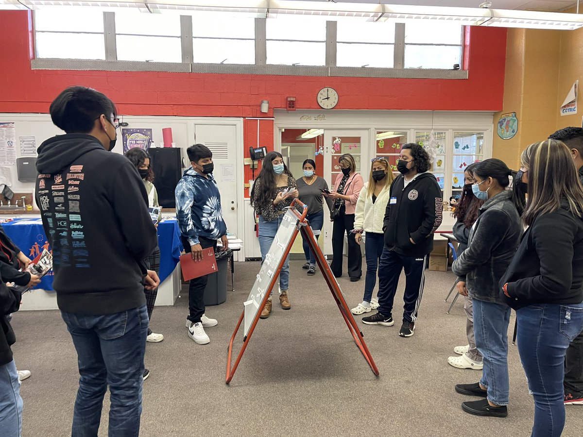 _ACLAMO_'s tweet photo. Our college fair was a success today! Thanks to everyone who helped, organized and attended the event! Our students (& their parents) were so excited to talk to all of the admissions counselors! We are ACLAMO ๐๐งก! #aclamoyouthprogram https://t.co/0NPYgEXBLk