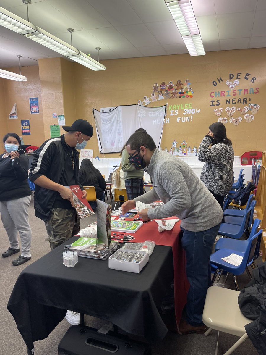 _ACLAMO_'s tweet photo. Our college fair was a success today! Thanks to everyone who helped, organized and attended the event! Our students (& their parents) were so excited to talk to all of the admissions counselors! We are ACLAMO ๐๐งก! #aclamoyouthprogram https://t.co/0NPYgEXBLk